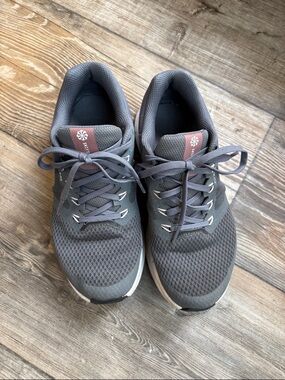 Nike Women's Gray Knit Running Sneakers